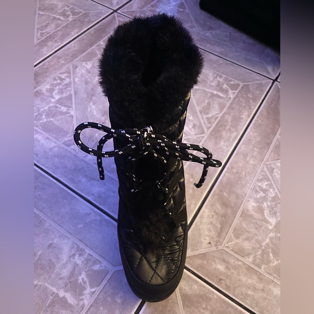 Jessica Simpson Wedge Snow boots. Immaculate condition. Never been worn no tags